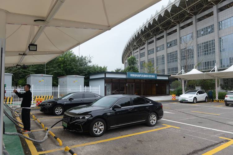 国网河南建设的县域标准化集中式充电站在汝州投用 国网河南建设的